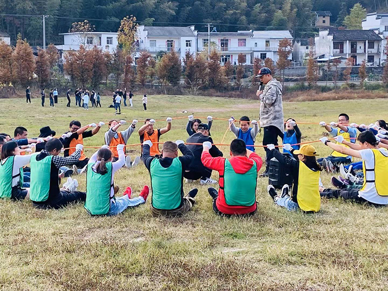 不忘初心、繼續(xù)前行、同心同行、勇攀高峰——屯溪城建投公司開(kāi)展“不忘初心、牢記使命”主題教育素質(zhì)拓展訓(xùn)練