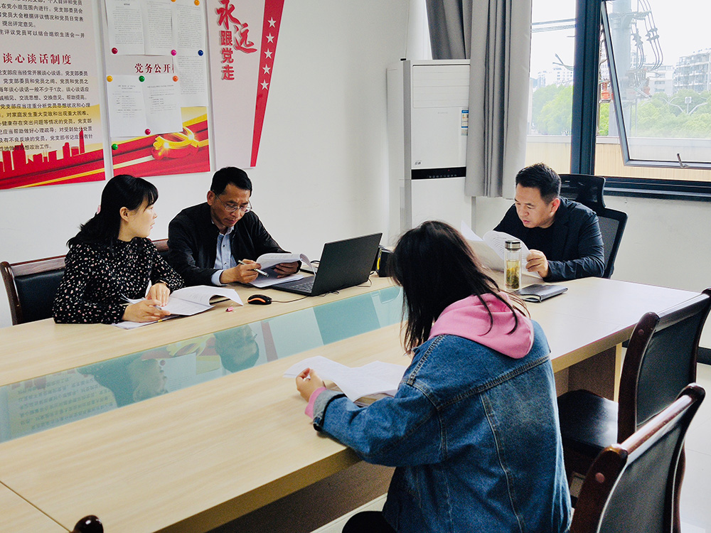 推進主體信用評級，構建集團融資平臺