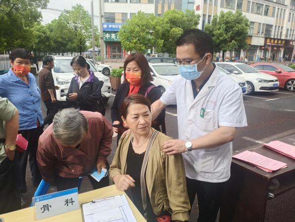 百姓健康系我心，黨員服務(wù)進(jìn)社區(qū)