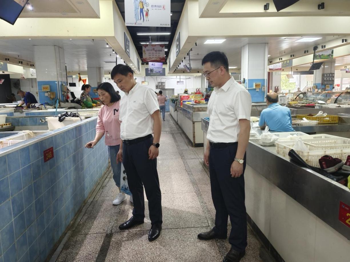 管好“菜籃子”，守護(hù)“大民生”國(guó)資運(yùn)營(yíng)公司開(kāi)展菜市場(chǎng)大巡查