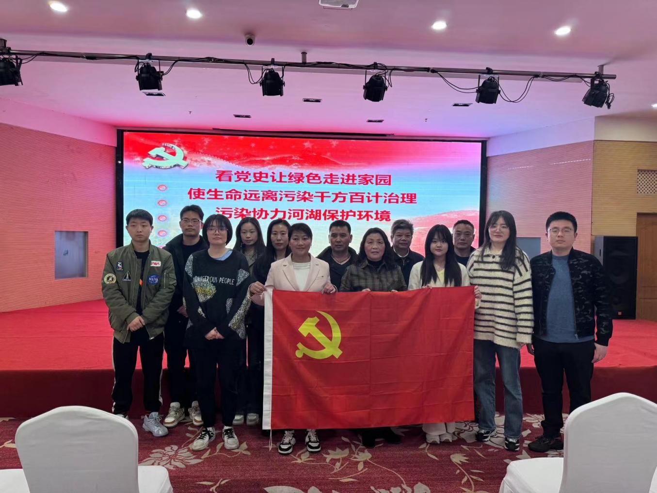 踐行綠色發(fā)展，傳承護(hù)水精神——屯溪區(qū)國投集團(tuán)黨委組織觀看生態(tài)主題電影《瀏陽河上》