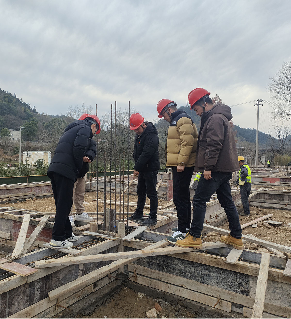 黨建引領(lǐng)進(jìn)工地，支部聯(lián)動(dòng)促發(fā)展